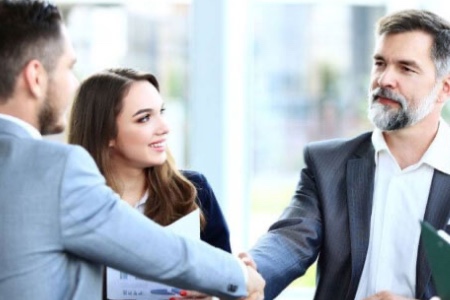 面试官是熟人该怎么做？